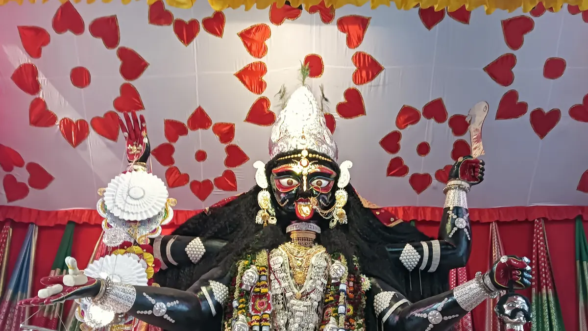 The Boro Maa clay image at Naihati, with a silver crown and long flower garlands